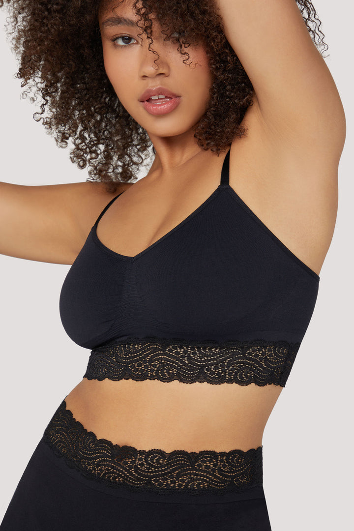 Quick Dry Stretchy Lace Wirefree Bra | Bella Bodies UK | Black | Close Up