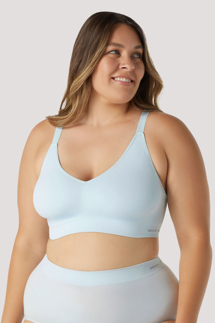 Back smoothing, no wired bras 3 pack | Bella Bodies UK | Ice Blue | Front