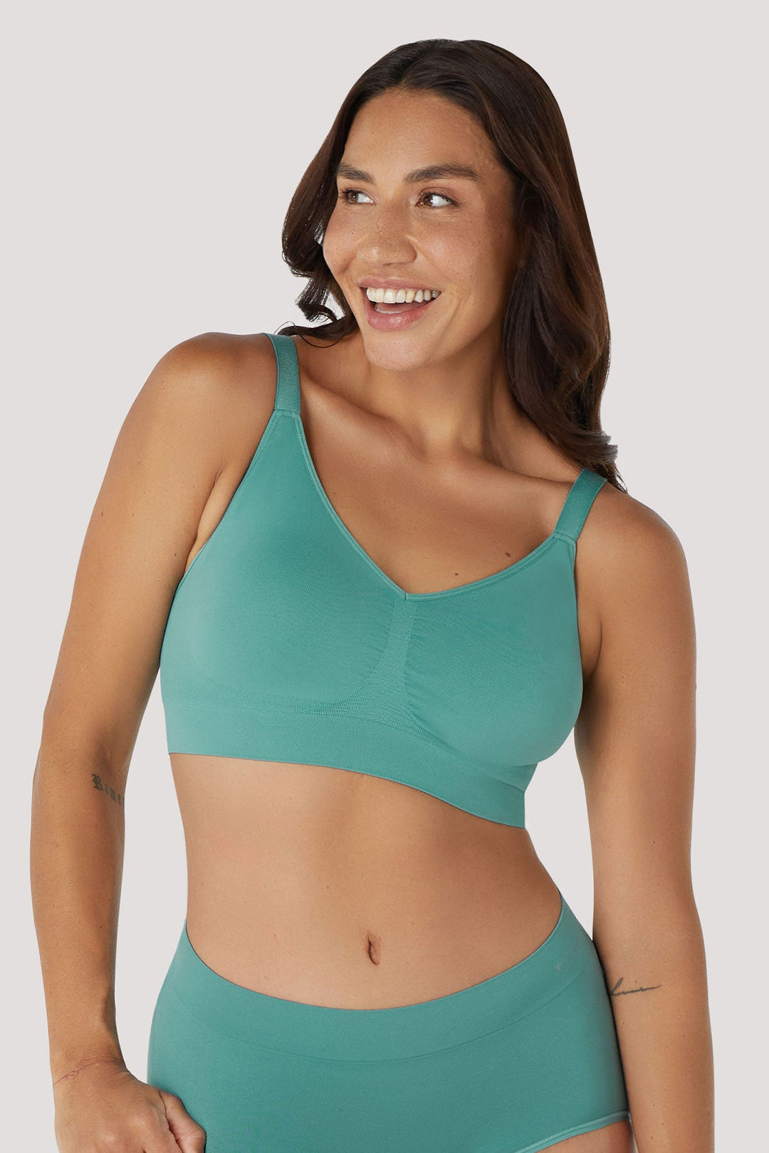 Back smoothing, no wired bras 3 pack | Bella Bodies UK | Sea Green  | Front
